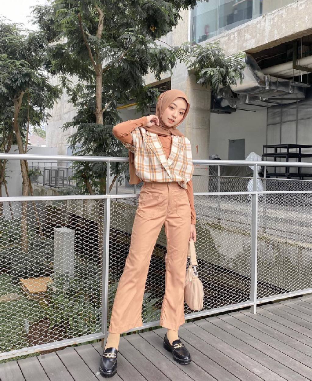 8 Ide Mix and Match OOTD Earth Tone ala Selebgram