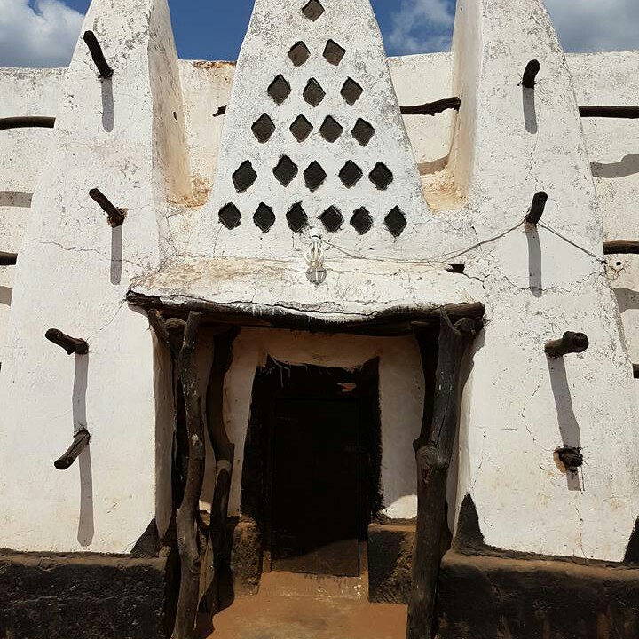 Menilik Masjid  Larabanga Unik dan Tertua di Afrika Barat