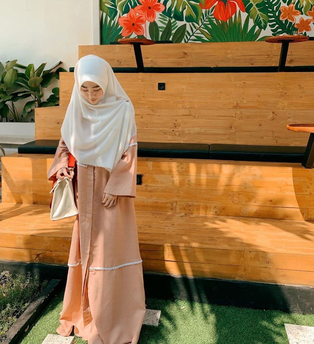 7 Potret OOTD Hijab Fashionable Pastel Ala Larissa Chou