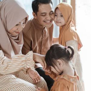 Sentuhan Bukan Sentakan: Seni Menegur dan Memuji Anak ala dr. Aisyah Dahlan